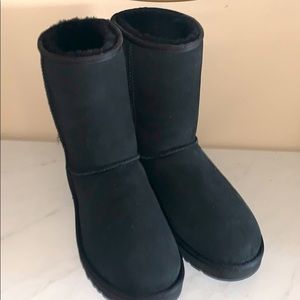 UGG CLASSIC BLACK NWOB SIZE 9 black
